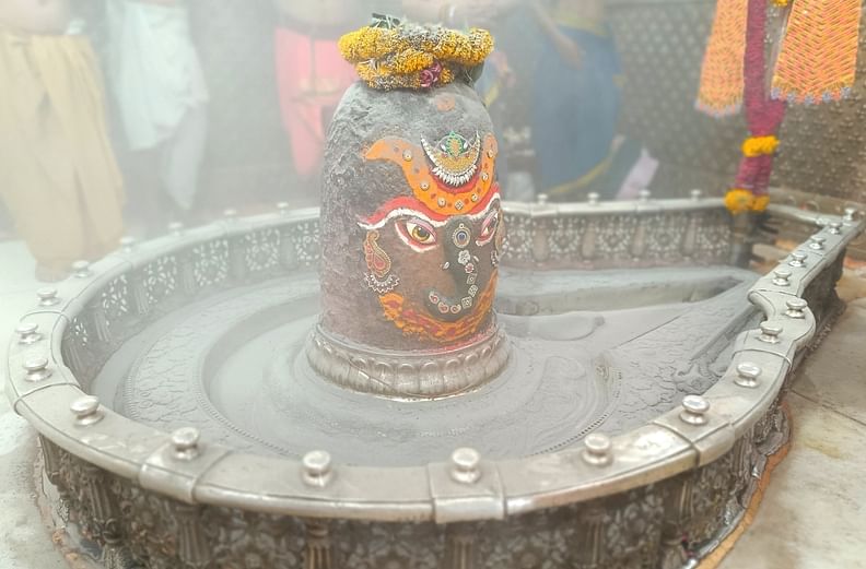 Ujjain News: भस्म आरती में भगवान श्री गणेश के रूप में सजे बाबा महाकाल, हजारों भक्तों ने किए दर्शन