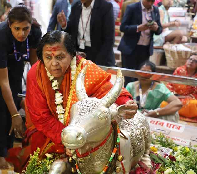 Ujjain News: दर्द के बाद भी आराध्य बाबा महाकाल के दर्शन करने पहुंचीं उमा भारती, नंदी के कानों में कही मनोकामना Ujjain News: दर्द के बाद भी आराध्य बाबा महाकाल के दर्शन करने पहुंचीं उमा भारती, नंदी के कानों में कही मनोकामना