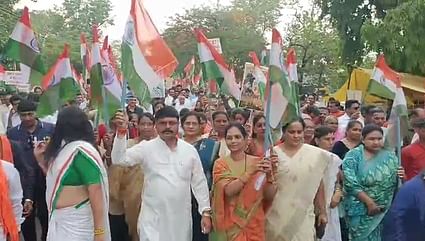Tiranga Yatra: सेना के सम्मान में बैतूल में निकाली गई तिरंगा यात्रा, गूंजे देशभक्ति के स्वर; देखें तस्वीरें