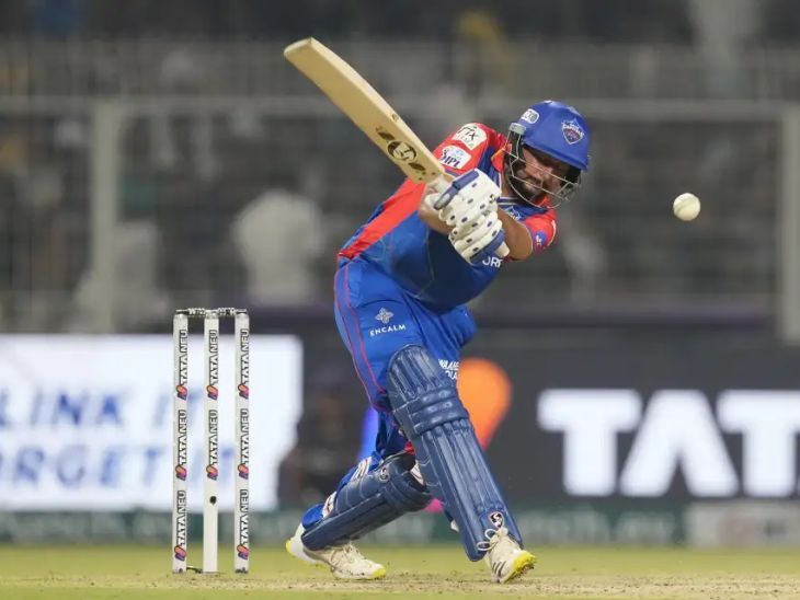 दिल्ली ने कोलकाता को 154 रन का टारगेट दिया: कुलदीप ने सबसे ज्यादा 34 रन बनाए, चक्रवर्ती को 3 विकेट; KKR 23/0