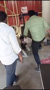 Betul News: वर्कशॉप में युवक की पिटाई का वीडियो वायरल, पुलिस ने दर्ज किया मामला Betul News: वर्कशॉप में युवक की पिटाई का वीडियो वायरल, पुलिस ने दर्ज किया मामला