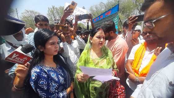 Chhatarpur News: कथित लव जिहाद के खिलाफ ग्रामीणों का प्रदर्शन, मुख्य आरोपी गिरफ्तार, बाकियों को पकड़ने की मांग